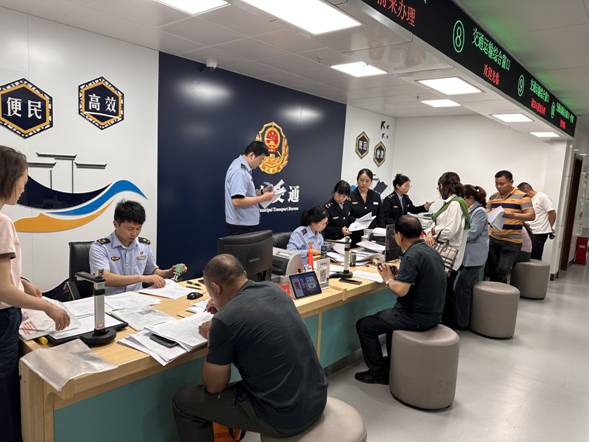 市政务中心交通窗口：应急响应“日清日结” 延时服务利企便民